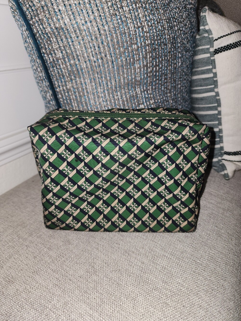 Tory Burch Green, Navy & Cream Geometric Logo Cosmetic Pouch - Picture 3 of 16